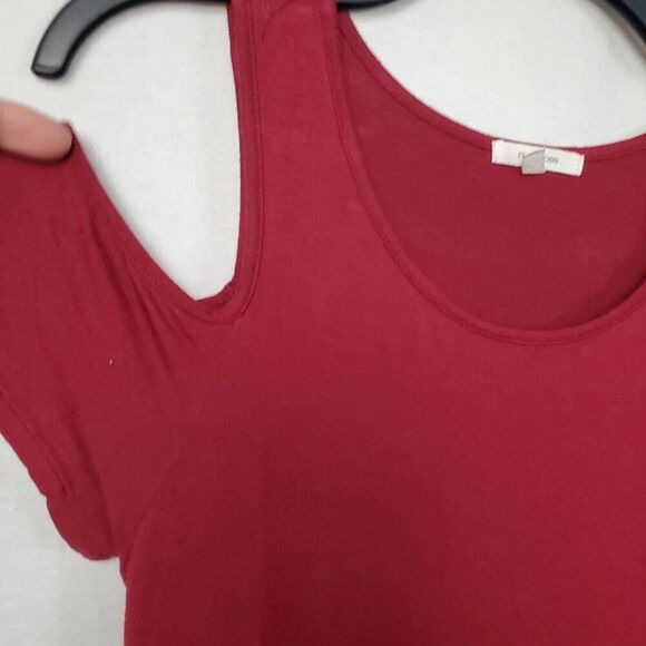 Maurices Medium Burgundy Solid Cold-Shoulder Cap Sleeve T-Shirt Dress - Picture 3 of 7